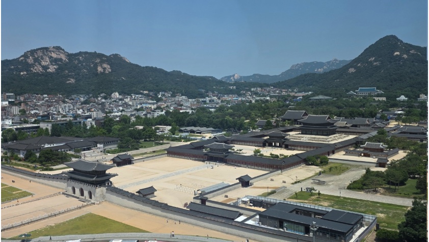 Source aerial reference of the Seoul palace campus, city, and mountains